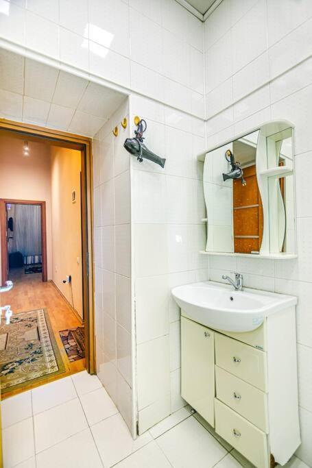 Apartment Azneft Meydani Баку Екстериор снимка