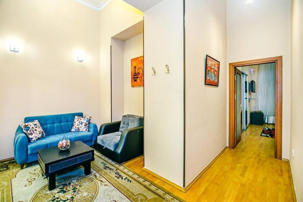 Apartment Azneft Meydani Баку Екстериор снимка