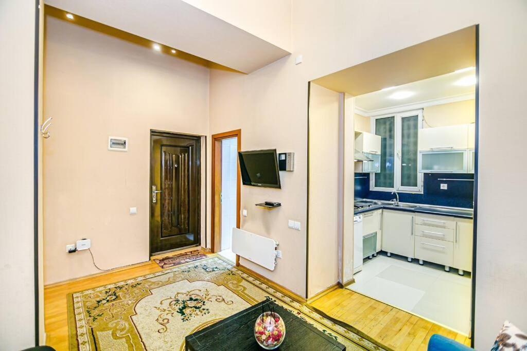 Apartment Azneft Meydani Баку Екстериор снимка