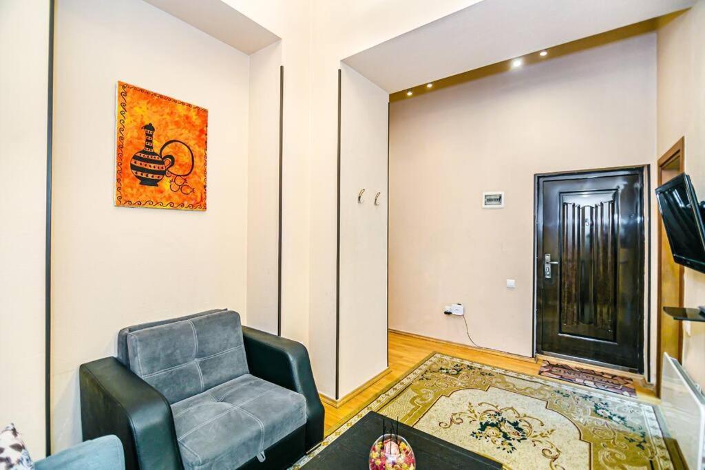 Apartment Azneft Meydani Баку Екстериор снимка